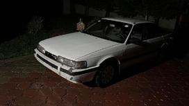 Угнанный белый автомобиль марки Mazda