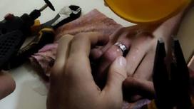 Спасатели снимают кольцо с пальца