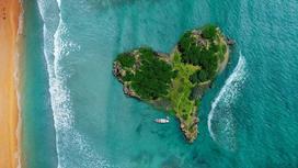 остров в форме сердца