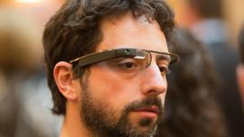 Соучредитель Google Сергей Брин надел новые очки Google