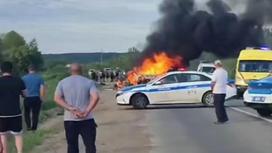 Автомобиль горит
