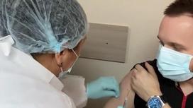 Вакцинирование блогера в Караганде