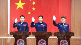 Астронавты Тан Хунбо, Не Хайшэн и Лю Бомин