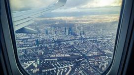 Вид на город из окна самолета