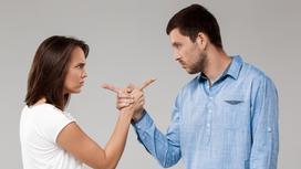 Мужчина и женщина ссорятся