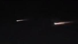 Два светящихся объекта пролетают над Казахстаном