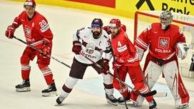 Хоккеисты сборной Польши и сборной Латвии