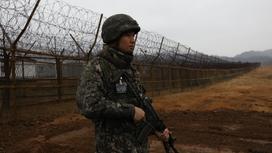 Военный около ДМЗ на границе Южной и Северной Кореи