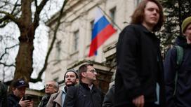 Избиратели у Генконсульства России в Лондоне