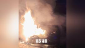 В Павлодаре пожарные тушили авто