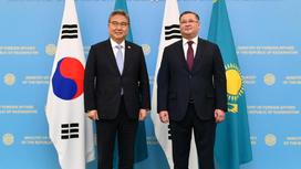 СІМ басшысы Мұрат Нұртілеу Корея Республикасының Сыртқы істер министрі Пак Жин