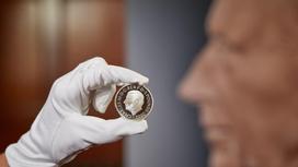 Монета с портретом Карла III