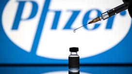 Укол вакцины Pfizer