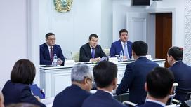 Алихан Смаилов на встрече с активом столицы