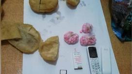 Наркотики и телефон, спрятанные в баурсаках