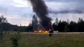 Пожар от разбившегося самолета