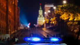 Полицейский автомобиль на фоне Кремля