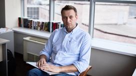 Оппозиционер Алексей Навальный в офисе