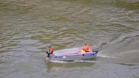 Спасатели ищут утонувшего мальчика