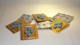 Голубые таблетки в упаковке