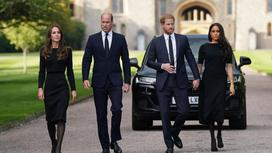Принц Уильям с супругой Кейт Миддлтон и принц Гарри с супругой Меган Маркл
