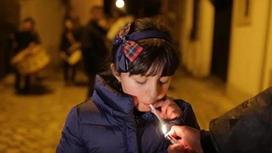 Необычная традиция на праздник Богоявления в Португалии: детям дают закурить