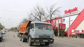 КамАЗ сбил пешехода в Алматы (фото)