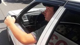 Водитель "Нексии" не пропустил скорую с ребенком в Алматы (видео)