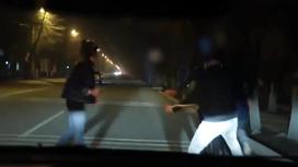 Скандальный рэпер побил камчой уличных проституток в Алматы (видео)