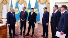 Указ о создании Туркестанской области публично подписал Назарбаев (фото)