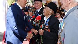 "Какие мощные люди!": как Назарбаев встречался с ветеранами ВОВ (видео)