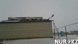 Ураган сорвал крышу школы и клуба в ЗКО (фото)