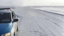Полицейский в Астане бесплатно развез по домам замерзших горожан