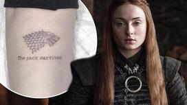 Звезда "Игры престолов" набила себе татуировку символа из сериала (фото)