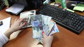 Назарбаев предложил в 10 раз снизить налоги