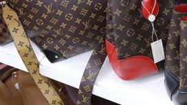 Сумки Chanel и Louis Vuitton с алматинской барахолки оказались вне закона (фото)
