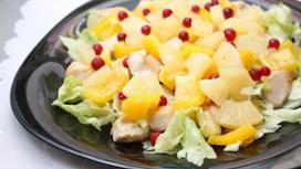 Курица с ананасами: салат без майонеза