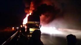 Автобус с пассажирами загорелся на трассе близ Кокшетау