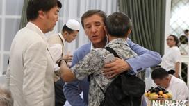 Известные казахстанцы пришли выразить соболезнования Олжасу Сулейменову (фото, видео)
