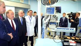 Что показал робот-хирург Нурсултану Назарбаеву (видео)