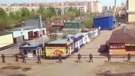 Спецслужбы ищут взрывное устройство в торговом центре Петропавловска (видео)