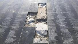 В Шымкенте вандалы повредили мемориал Славы (фото)