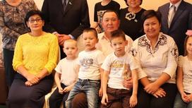 Многодетная семья из Алматинской области взяла на воспитание еще троих детей