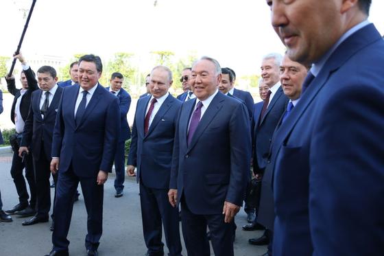 Назарбаев и Путин вместе прогулялись по Москве (фото) Назарбаев и Путин вместе прогулялись по Москве (фото)