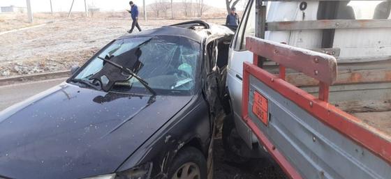 Два автомобиля столкнулись на дороге Два автомобиля столкнулись на дороге