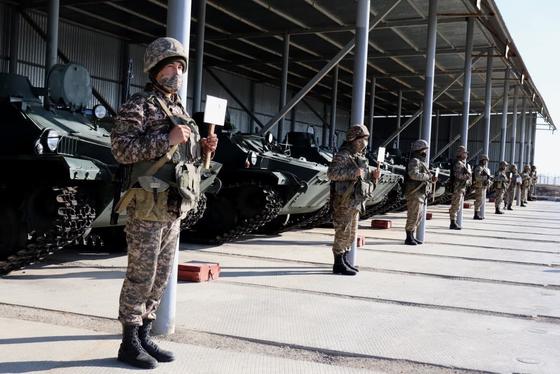 Военные Военные
