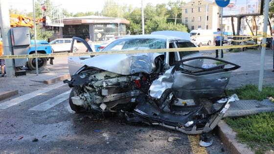 Автомобиль попал в аварию Автомобиль попал в аварию