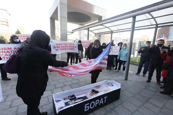 Борат пикет Борат пикет