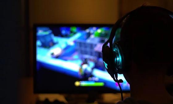 "Мама болела, а я играл в стрелялки": казахстанец пожаловался на игровую зависимость "Мама болела, а я играл в стрелялки": казахстанец пожаловался на игровую зависимость