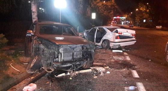 Один человек погиб, семь пострадали в массовом ДТП в Алматы (фото) Один человек погиб, семь пострадали в массовом ДТП в Алматы (фото)